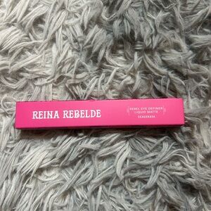 Liquid Matte Eye Definer - black